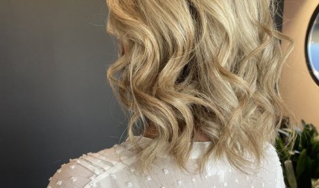 Coiffeur visagiste spécialisé dans la blondeur et le contouring à Melesse